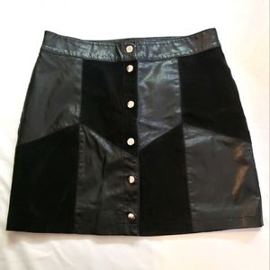 Forever 21 Leather Patch Style Black Skirt. Size:30
